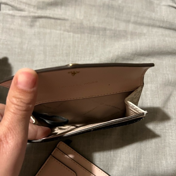 Michael Kors Crossbody set - Picture 5 of 6